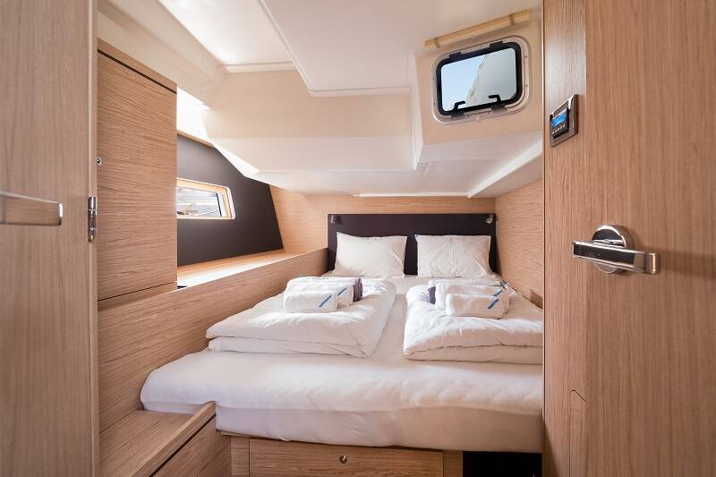 Oceanis 51.1 MAMAMIA (WITH AC&GENERATOR OWNER VERSION)