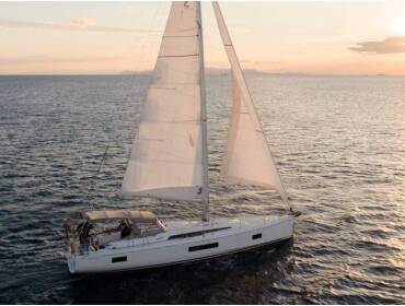 Oceanis 51.1 • Viennastar | A/C, Gen, Water maker, 12 pax