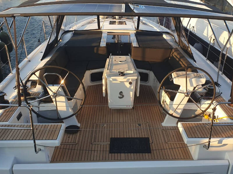 Oceanis 51.1 NIREAS (generator, air condition, pearl grey hull, 1 SUP free of charge)