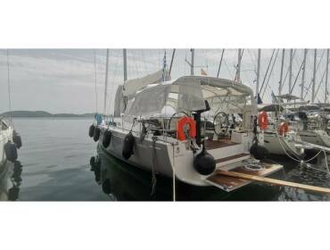 Oceanis 51.1 • LIVING IN SEA (generator, air condition, teak cockpit, pearl grey hull, 1 SUP free of charge)