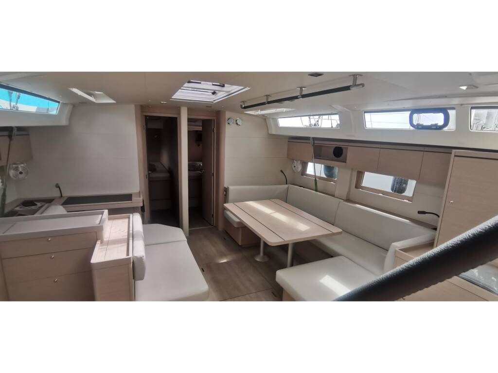 Oceanis 51.1 LIVING IN SEA (generator, air condition, teak cockpit, pearl grey hull, 1 SUP free of charge)