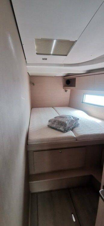 Oceanis 51.1 LIVING IN SEA (generator, air condition, teak cockpit, pearl grey hull, 1 SUP free of charge)