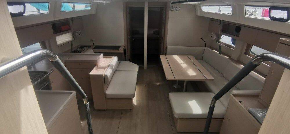 Oceanis 51.1 LIVING IN SEA (generator, air condition, teak cockpit, pearl grey hull, 1 SUP free of charge)