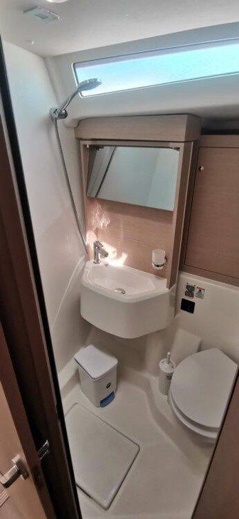 Oceanis 51.1 LIVING IN SEA