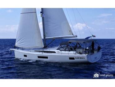 Oceanis 51.1 • Jack - Water maker, Solar Panel