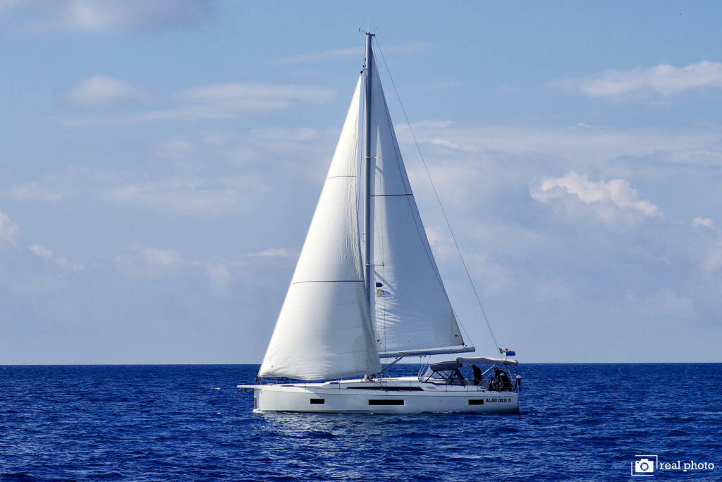 Oceanis 51.1 Jack - Water maker, Solar Panel