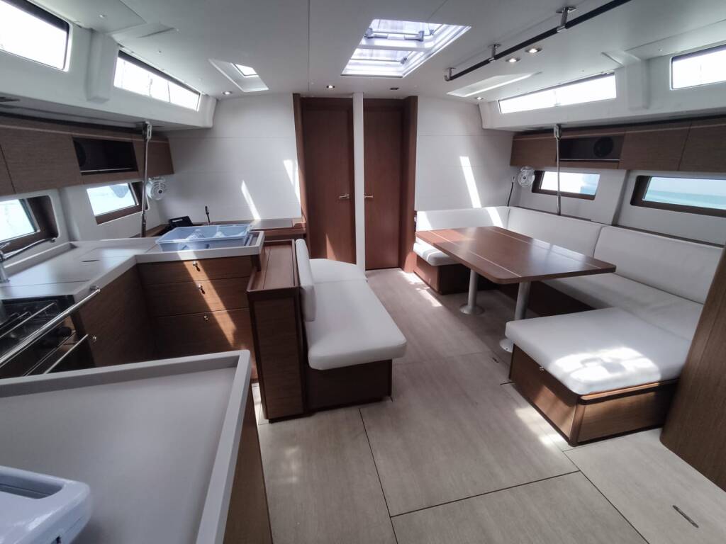 Oceanis 51.1 DALIA (generator, air condition, watermaker, solar panels, WIFI included in the price, 1 SUP free of charge)