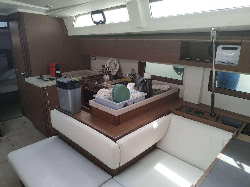 Oceanis 51.1 DALIA (generator, air condition, watermaker, solar panels, WIFI included in the price, 1 SUP free of charge)