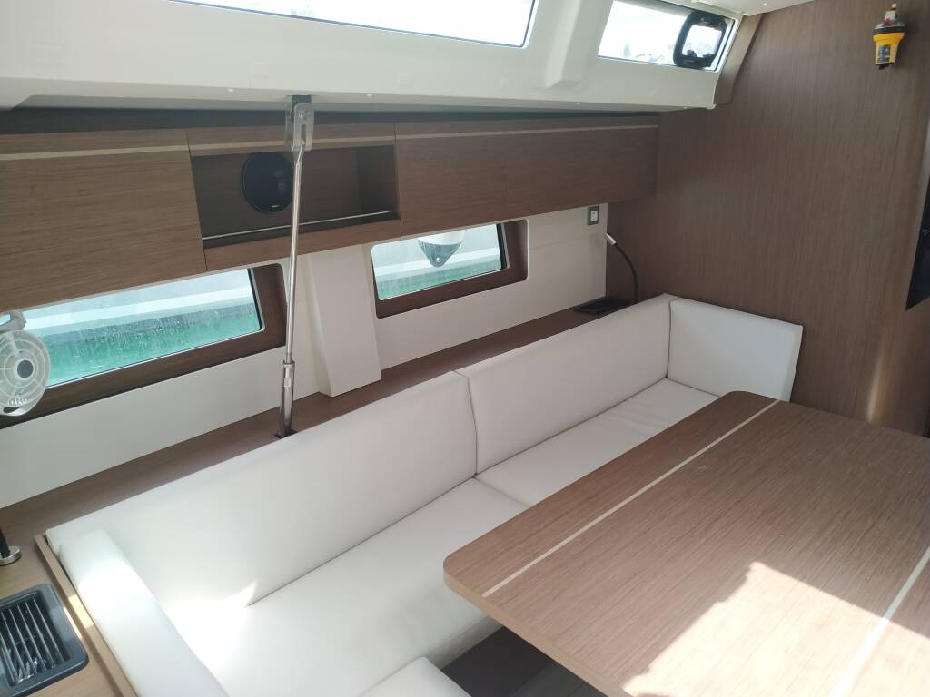 Oceanis 51.1 DALIA (generator, air condition, watermaker, solar panels, WIFI included in the price, 1 SUP free of charge)