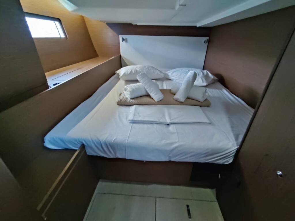 Oceanis 51.1 DALIA (generator, air condition, watermaker, solar panels, WIFI included in the price, 1 SUP free of charge)