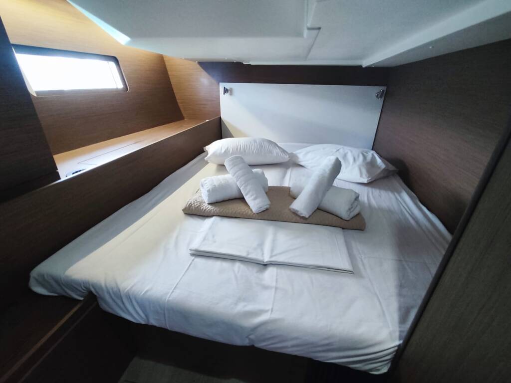 Oceanis 51.1 DALIA (generator, air condition, watermaker, solar panels, WIFI included in the price, 1 SUP free of charge)