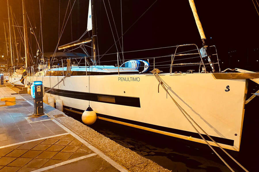 Oceanis Yacht 62 Penultimo (Crewed)
