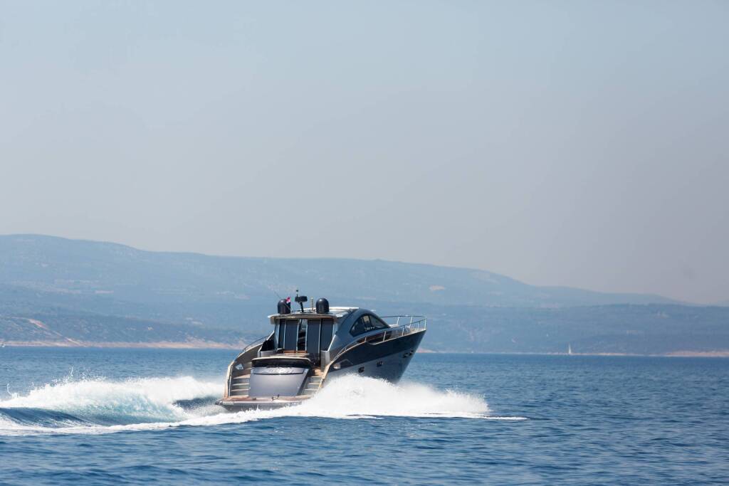 Pearl Sea 56 Silver Arrow