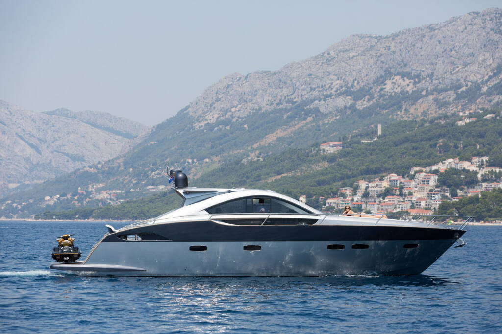 Pearl Sea 56 Silver Arrow