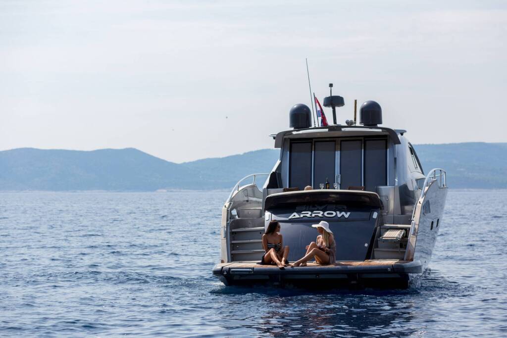 Pearl Sea 56 Silver Arrow