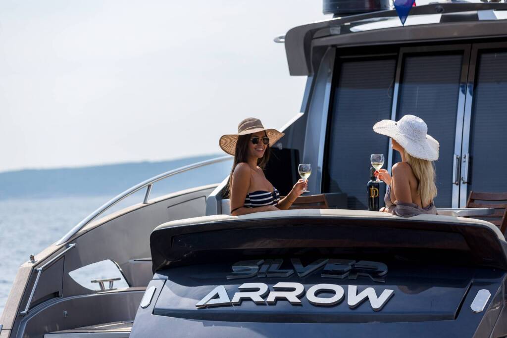 Pearl Sea 56 Silver Arrow