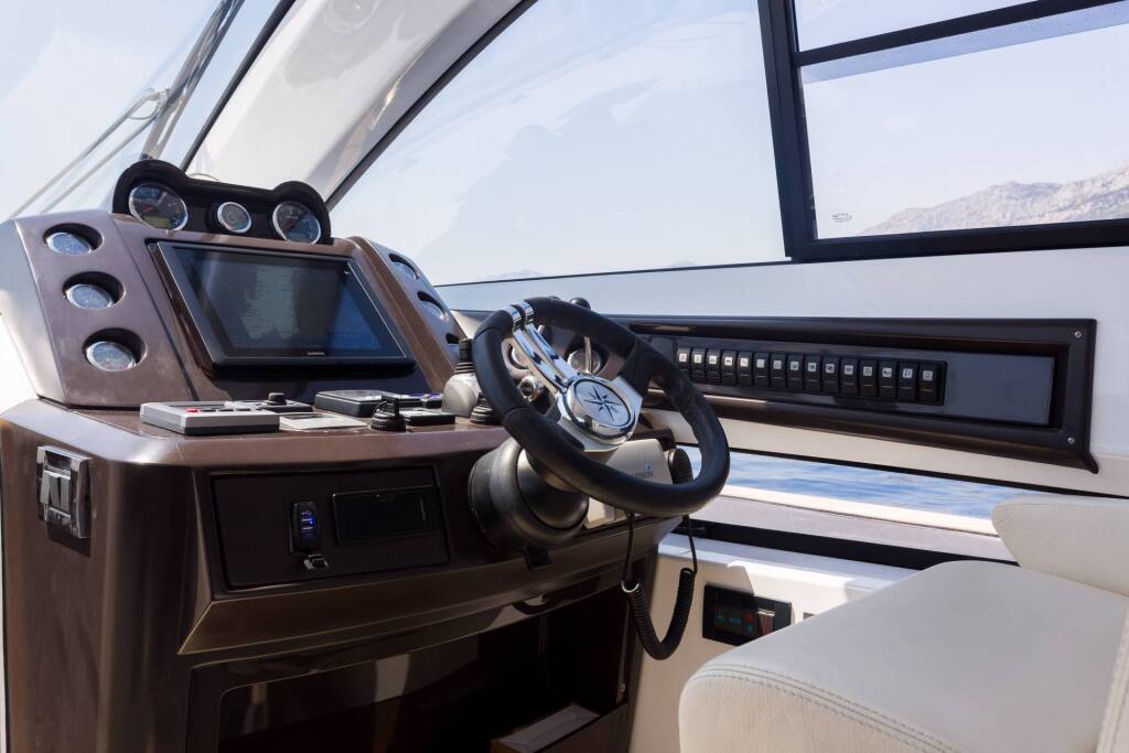 Pearl Sea 56 Silver Arrow