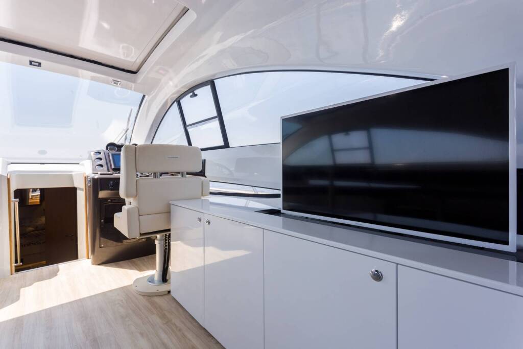 Pearl Sea 56 Silver Arrow