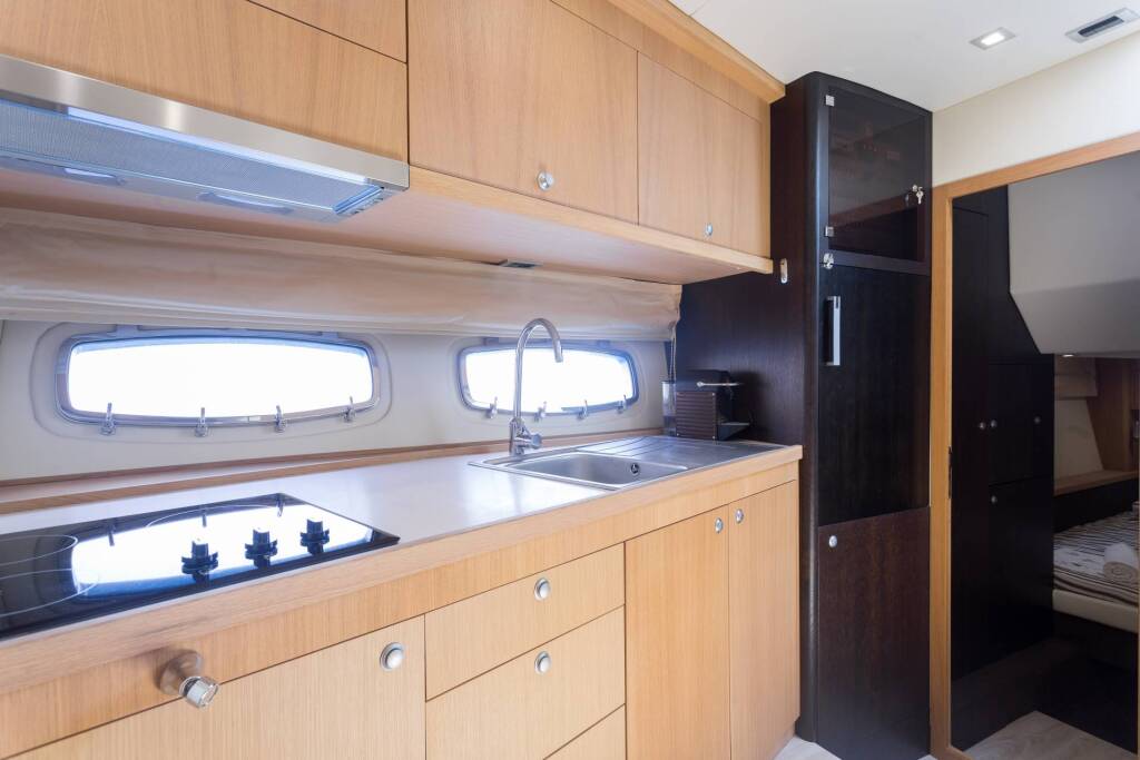 Pearl Sea 56 Silver Arrow