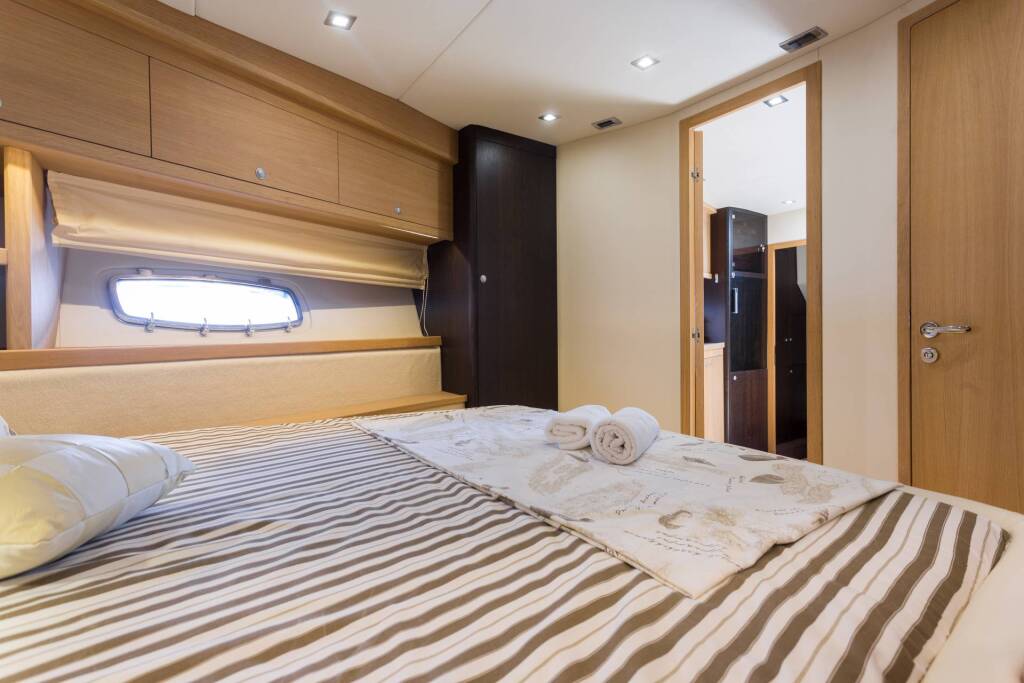 Pearl Sea 56 Silver Arrow