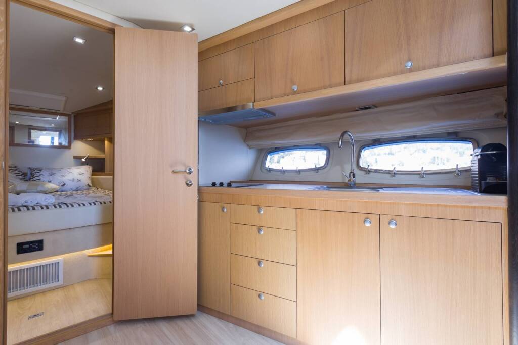 Pearl Sea 56 Silver Arrow