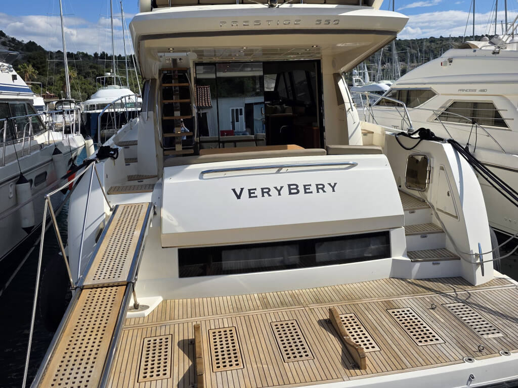 Prestige 550 Fly Very Bery