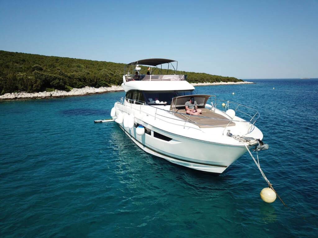 Prestige 550 Fly Very Bery