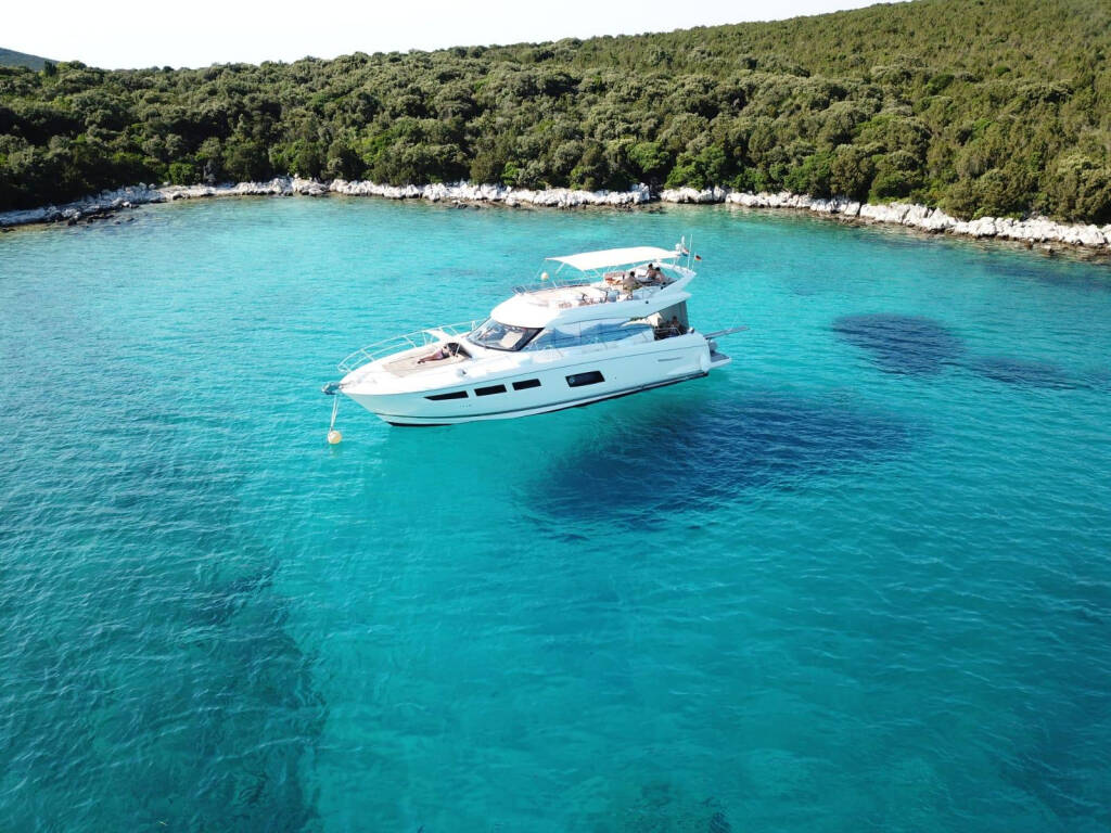 Prestige 550 Fly Very Bery