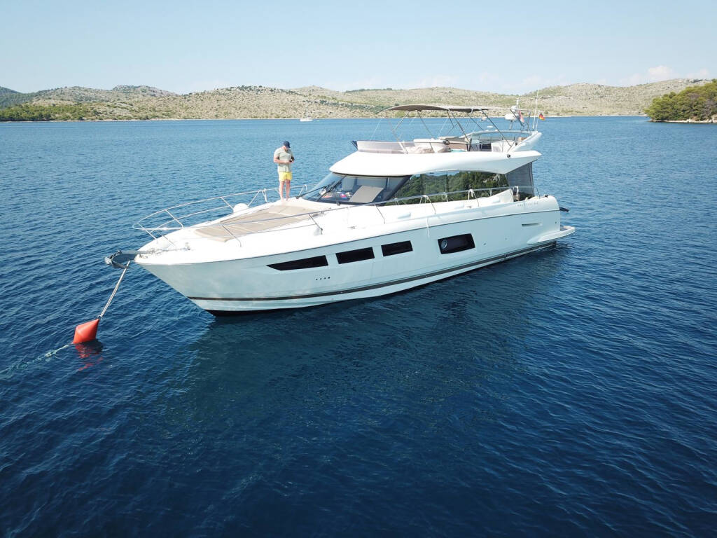 Prestige 550 Fly Very Bery