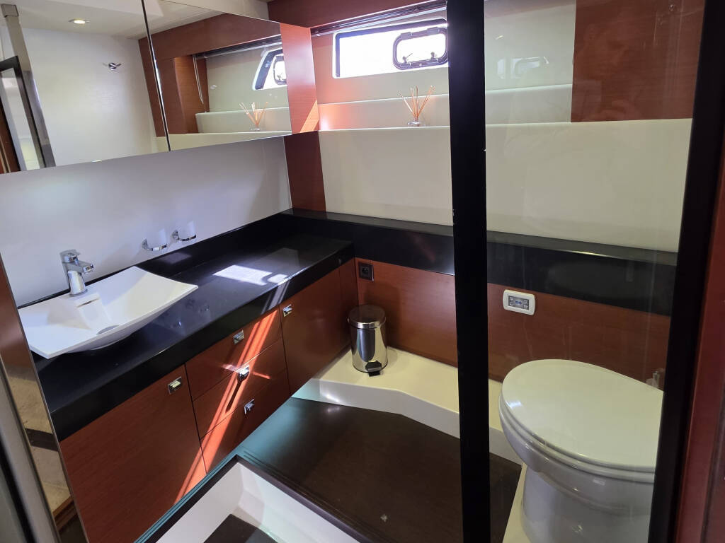 Prestige 550 Fly Very Bery