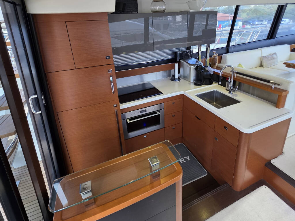 Prestige 550 Fly Very Bery