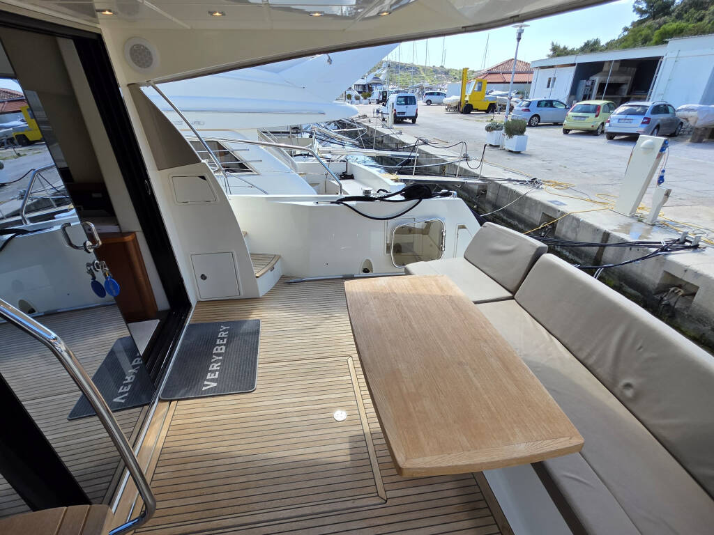 Prestige 550 Fly Very Bery