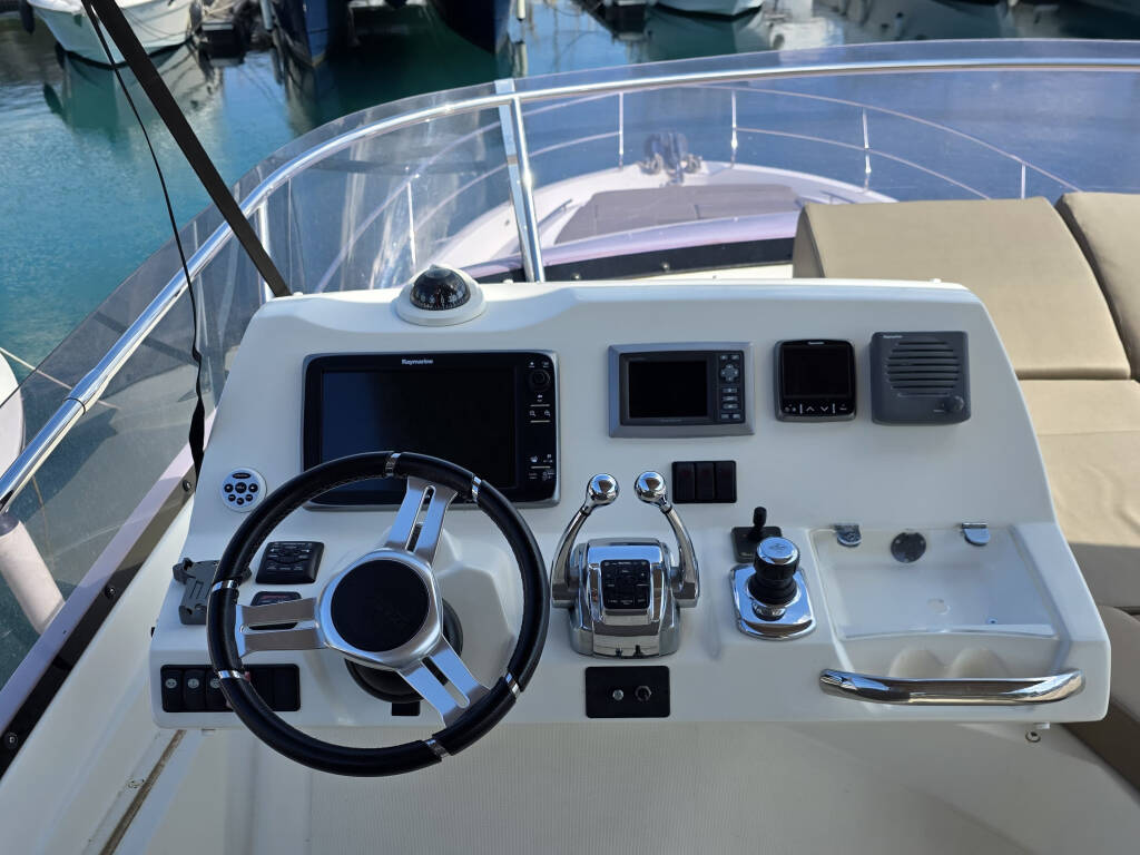 Prestige 550 Fly Very Bery