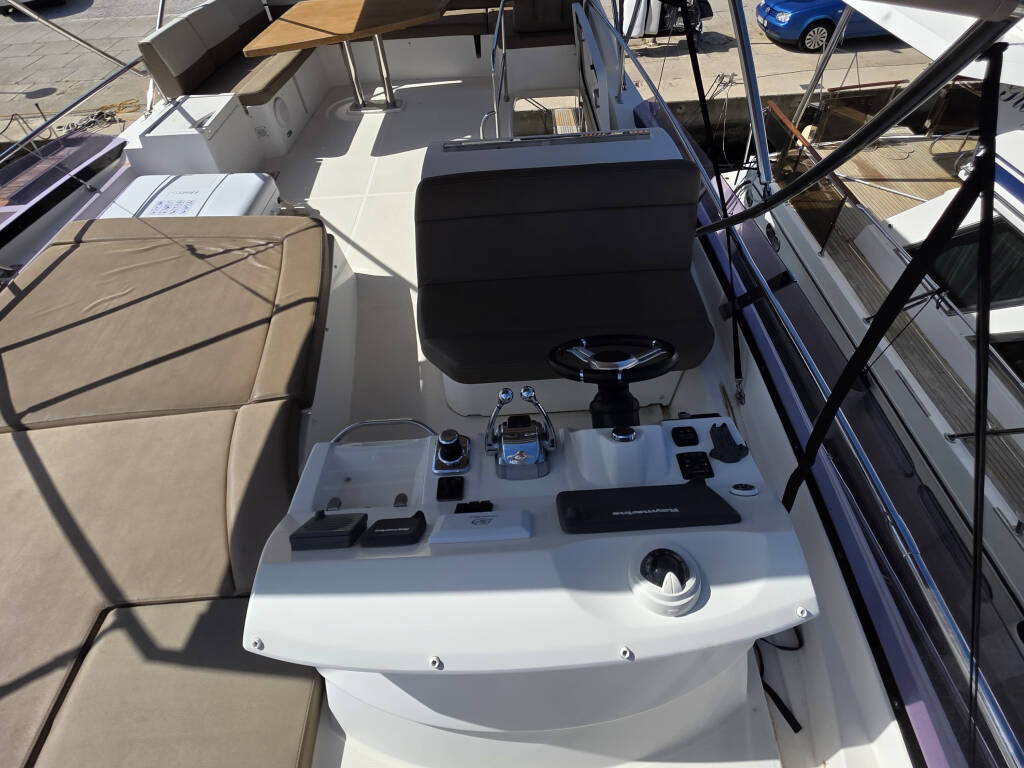 Prestige 550 Fly Very Bery