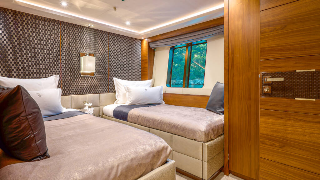 Princess 40m Mirage IV