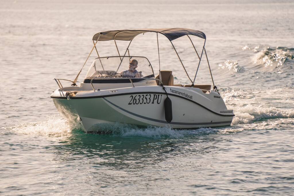 Quicksilver 605 Sundeck F Quicksilver