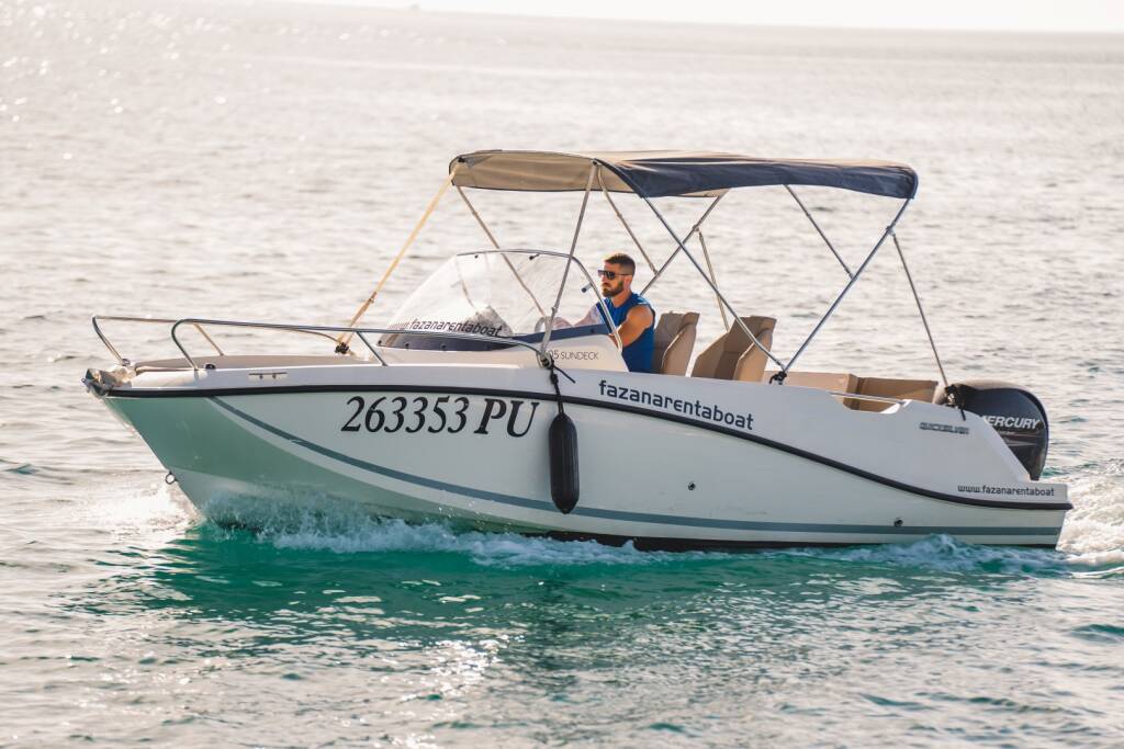 Quicksilver 605 Sundeck F Quicksilver