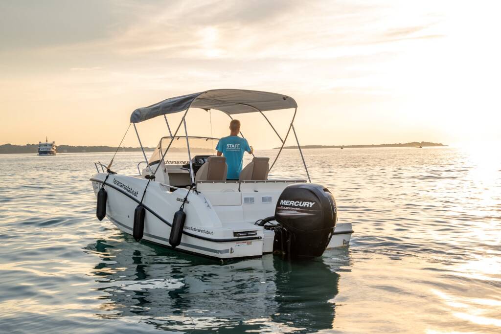 Quicksilver 605 Sundeck F Quicksilver