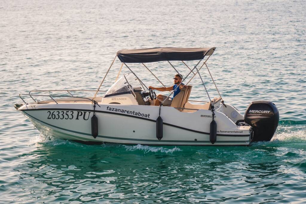 Quicksilver 605 Sundeck F Quicksilver