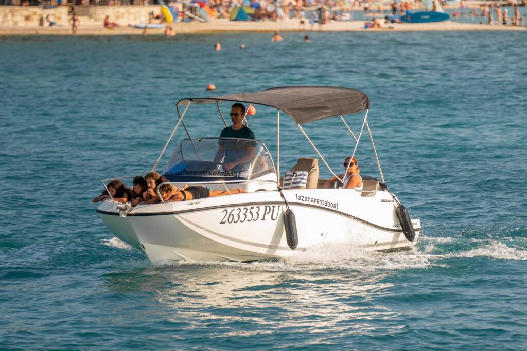 Quicksilver 605 Sundeck F Quicksilver