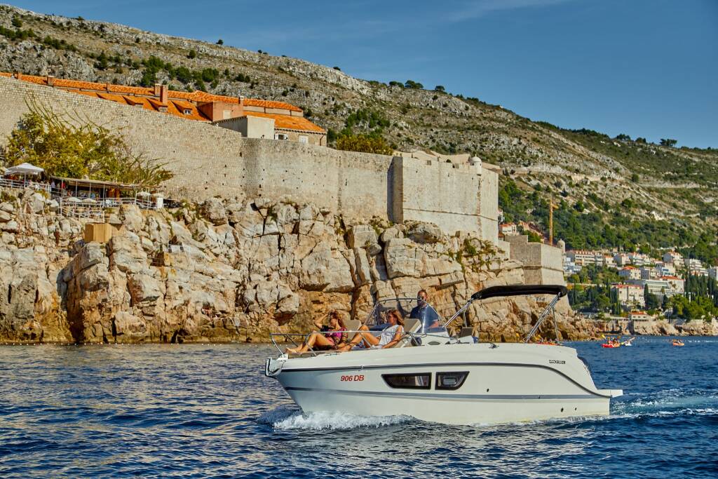 Quicksilver 805 Sundeck Quicksilver 805