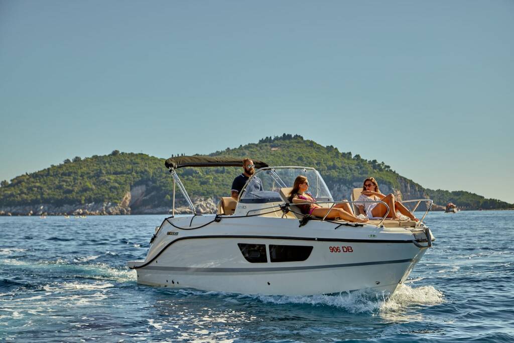 Quicksilver 805 Sundeck Quicksilver 805