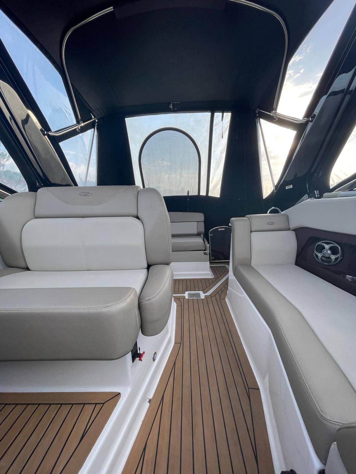 Regal 26 Mercruiser "NO NAME"