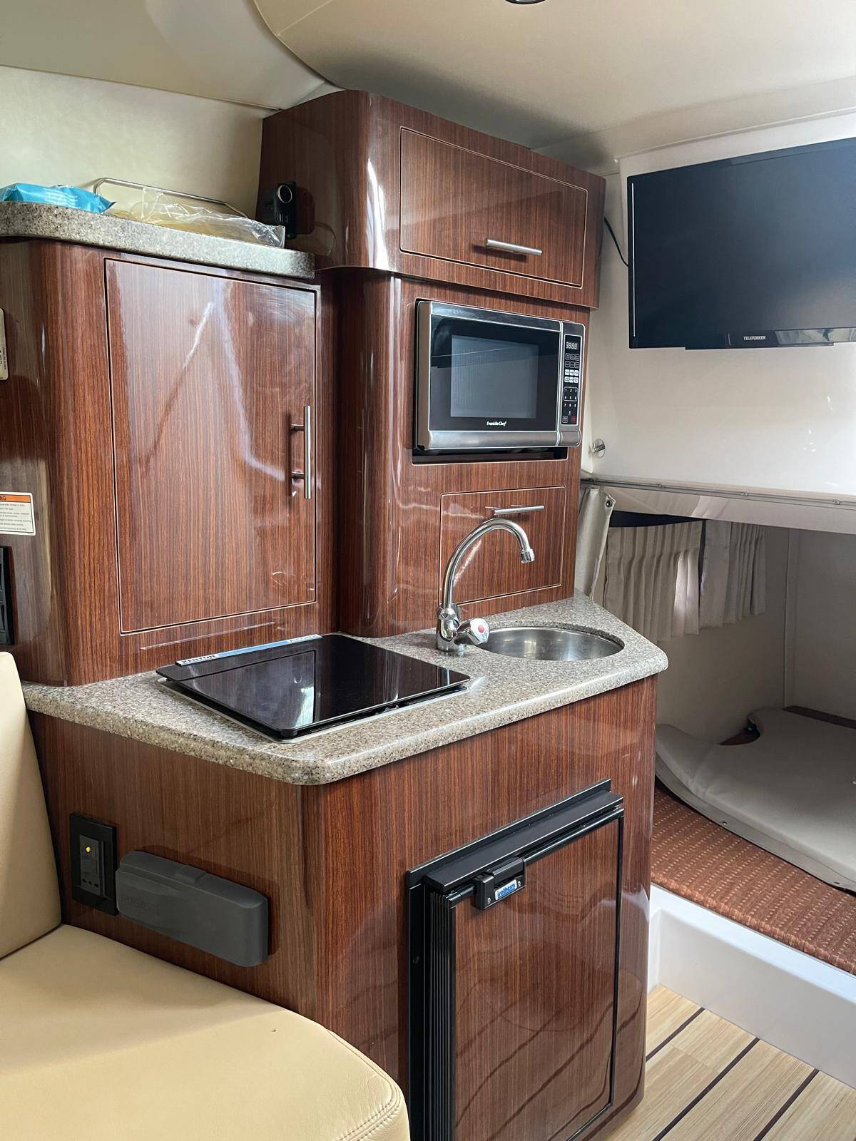 Regal 26 Mercruiser "NO NAME"