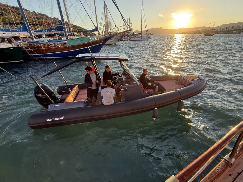 RIB 7M. NORTHSTAR 200HP Kuro 