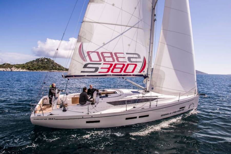 Salona 380 • Navis Celere