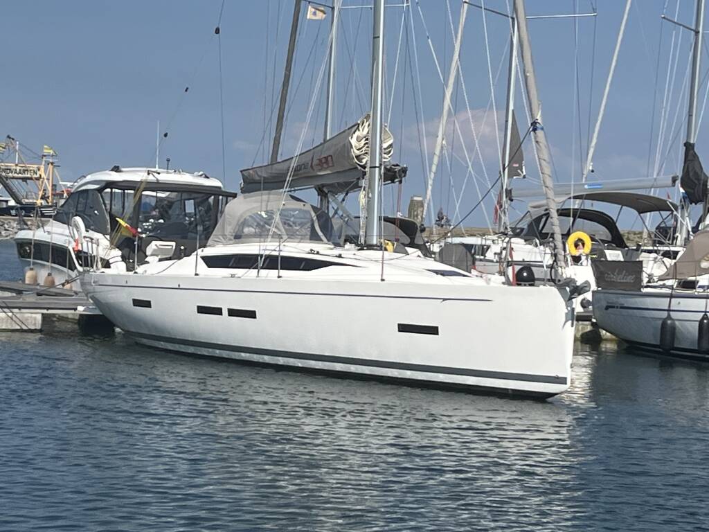 Salona 380 Smiles