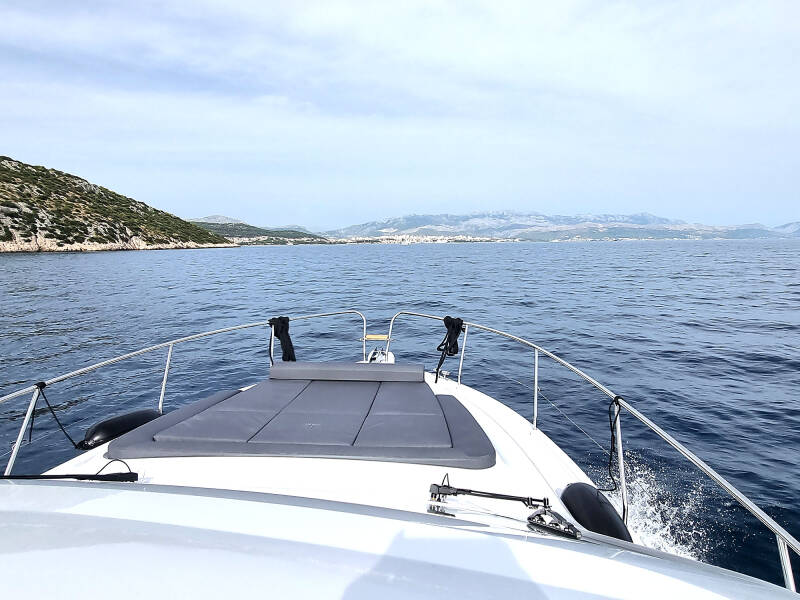 Sealine C390 Tireless