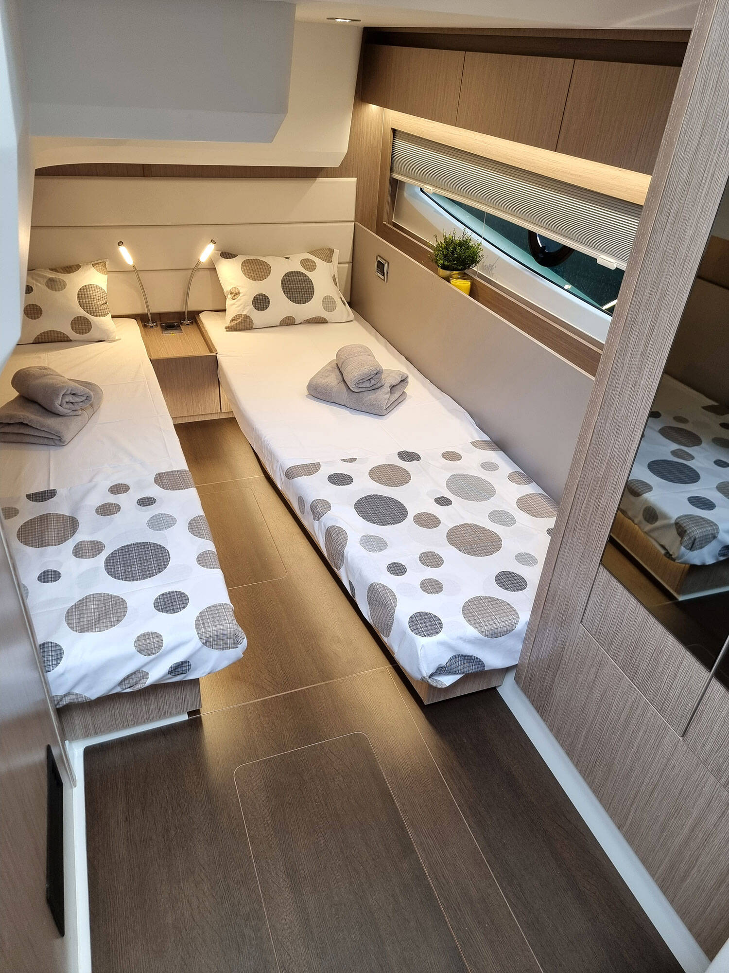 Sealine C390 Tireless