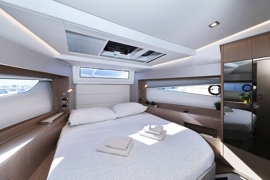 Sealine C390 Tireless